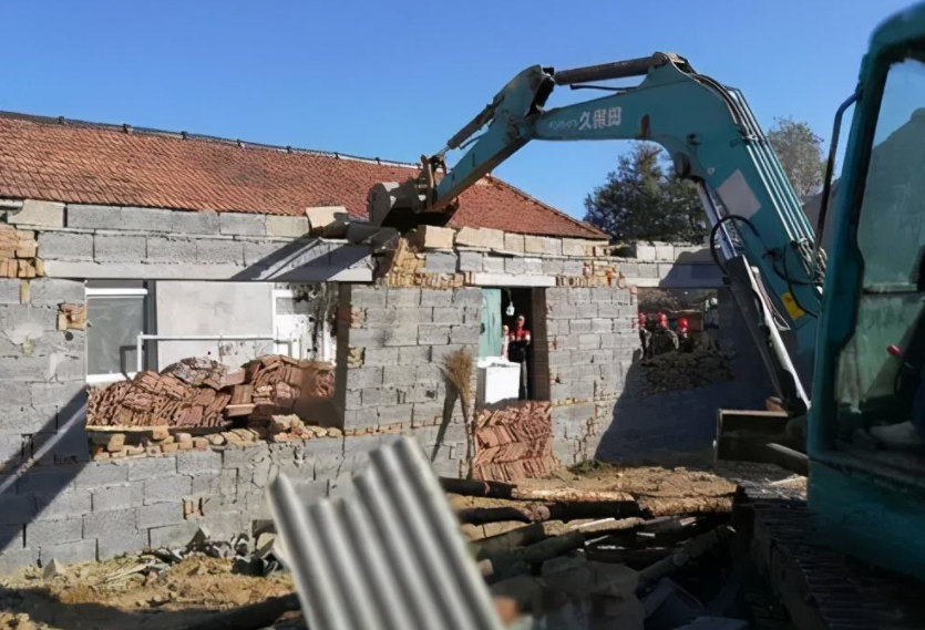 法律上對于建房屋拆遷賠償違是怎么規(guī)定的呢?