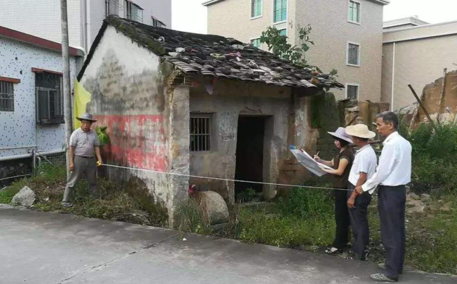 農村<a href=http://www.zzzttx.com/jingyun/casefwcq/ target=_blank class=infotextkey>房屋拆遷</a>怎樣維權與補償方式