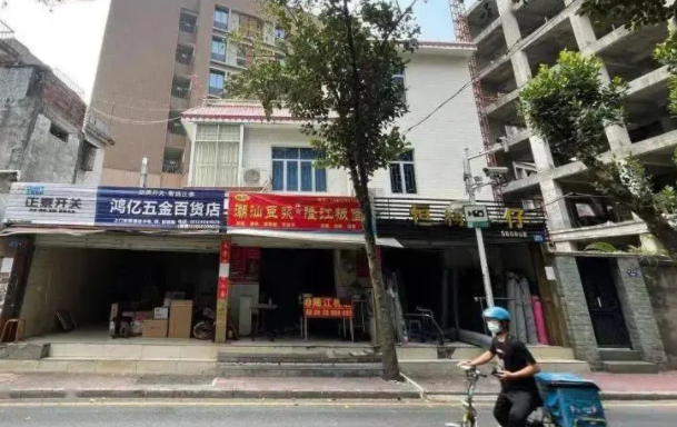 店鋪強(qiáng)拆，應(yīng)該找誰(shuí)賠償