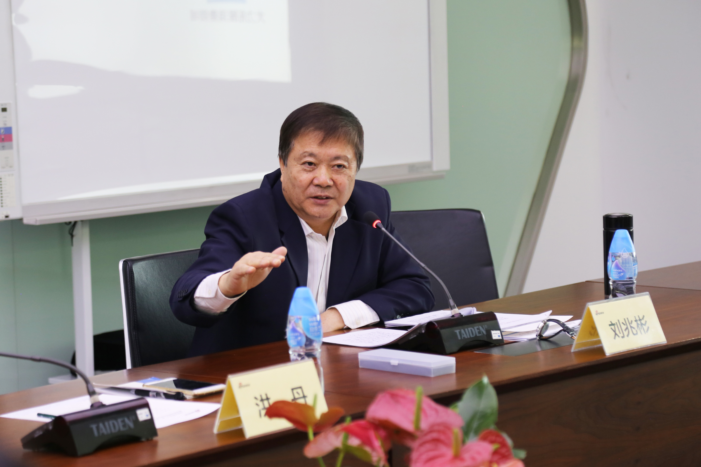 組織理事會(huì)劉兆彬會(huì)長(zhǎng)