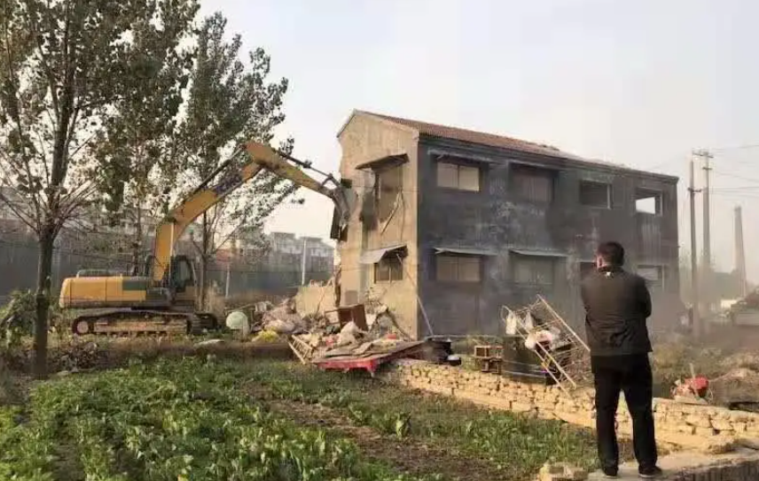政府強(qiáng)行拆除農(nóng)村房子怎么辦？