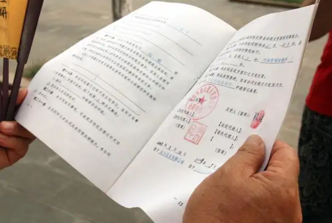 被征收人與征收方簽訂補(bǔ)償協(xié)議后，被征收人應(yīng)該怎么辦？