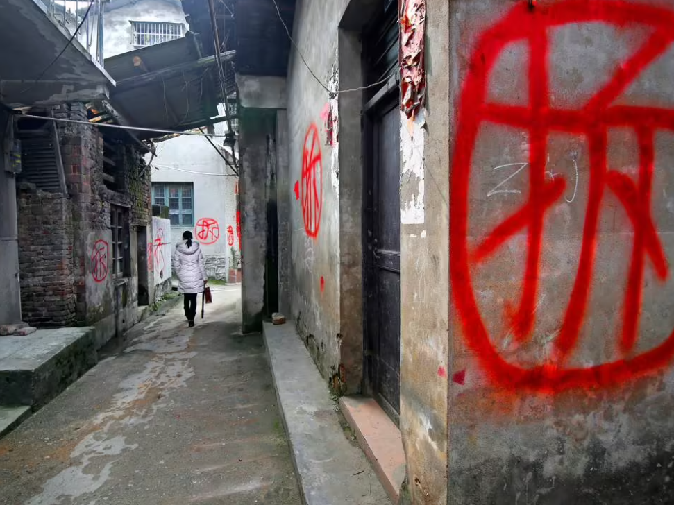 凌晨房屋被強拆，京云拆遷律師：沒有合法依據，拆毀行為違法。
