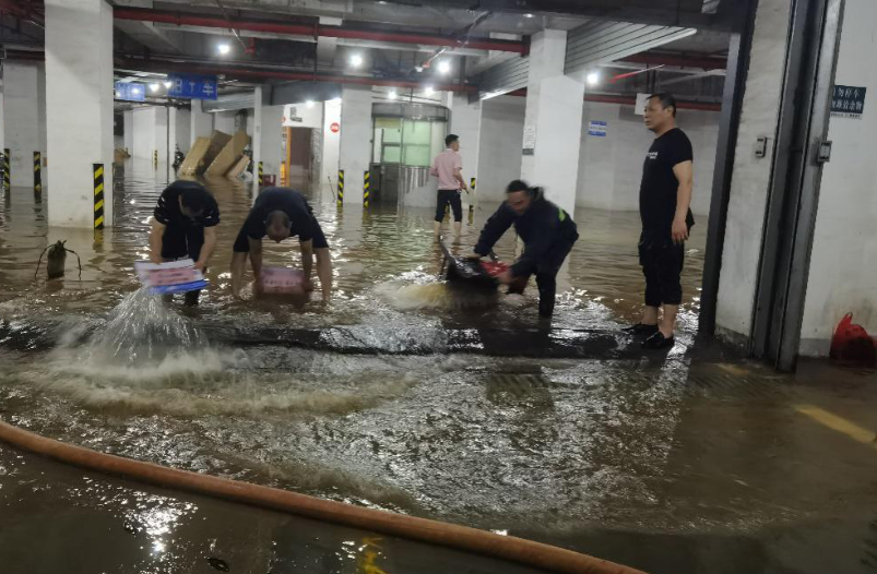公共平臺積水倒灌業主房屋，該找誰賠償？